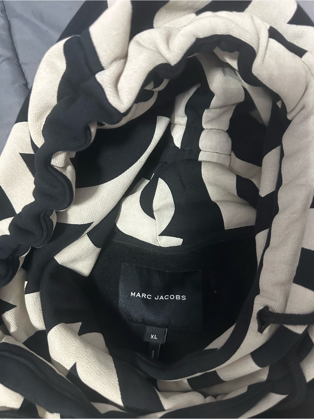 Marc Jacobs Black and Cream Logo-Pattern Hoodie - Picture 5 of 6